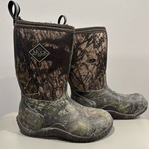 The Original Muck Boot- Rover II- kids size 1 US.